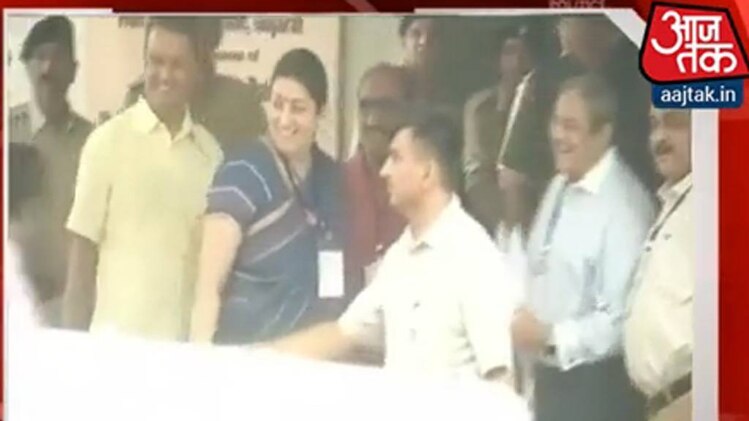 स्मृति ईरानी जीतीं