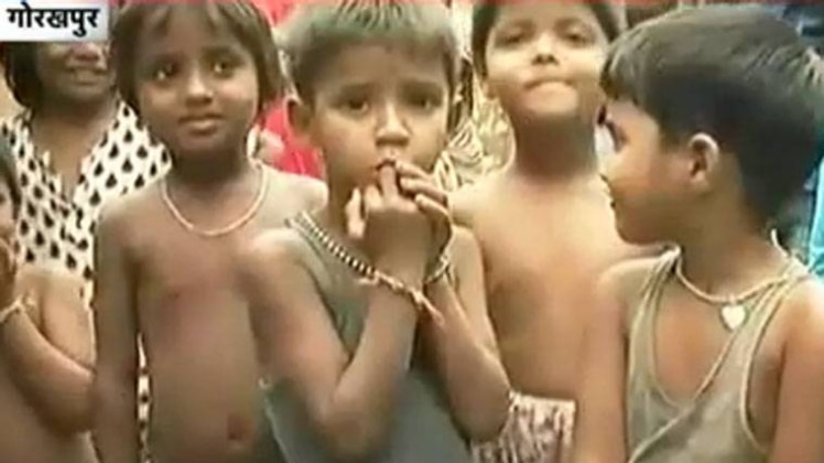 गोरखपुर के इस गांव में मौत रहती है.