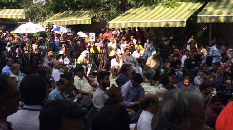 बड़ी खबरें: पत्रकार की हत्या पर देशभर में विरोध प्रदर्शन