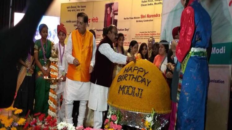 67 साल के हुए पीएम मोदी, बीजेपी ने मनाया जश्न