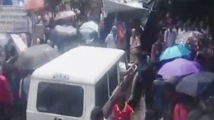 फुटऑवर ओवरब्रिज पर भगदड़ मचने के कारण 3 लोगों की मौत