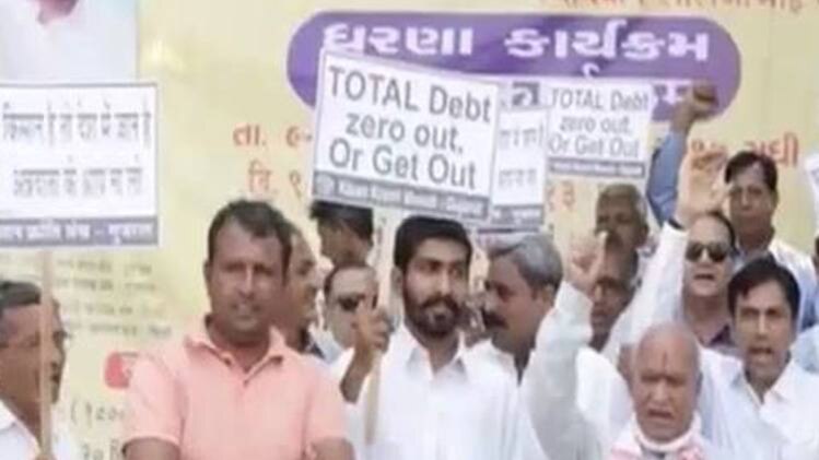 किसान के लिए संघ के भीतर बुलबुले फूटने लगे!