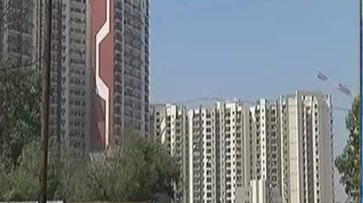 नोएडा में 50 हजार फ्लैट्स का पजेशन कैसे होगा?