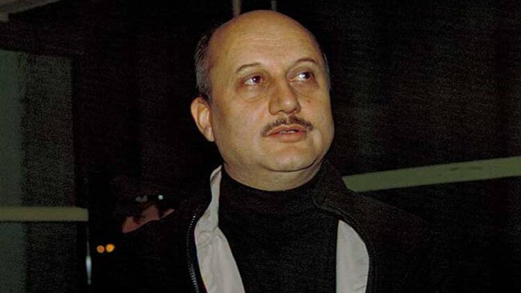 अन्ना के आंदोलन वाले अनुपम क्या बदलते चले गए?