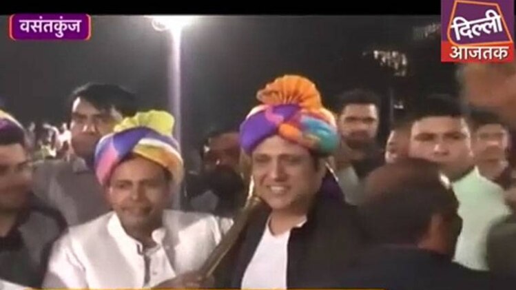 'दंगल' देखने पहुंचे फिल्मी सितारे