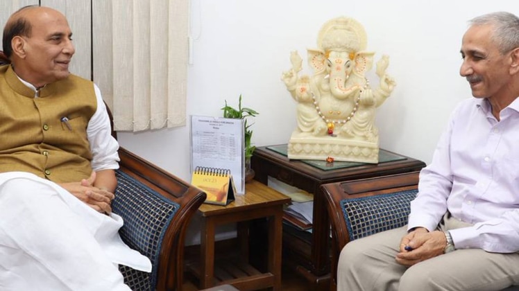 क्रांतिकारी बहुत क्रांतिकारी