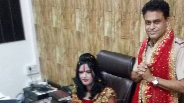 SHO संजय शर्मा लाइन हाजिर