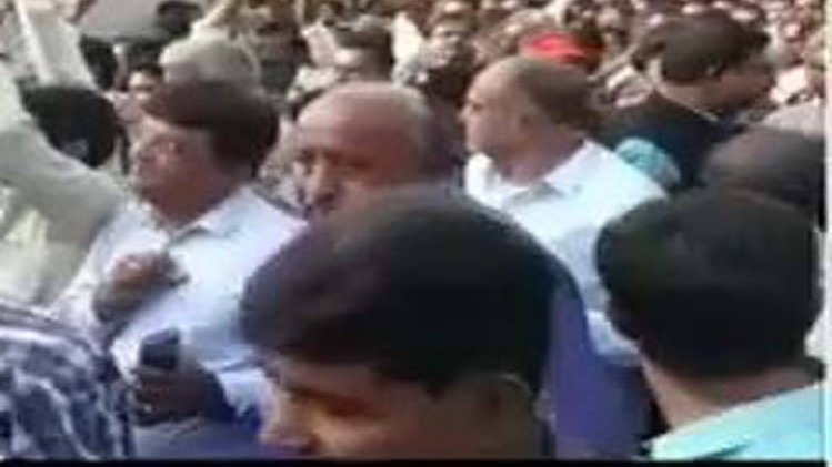 गुजरात में टिकट को लेकर बीजेपी दफ्तर में हंगामा