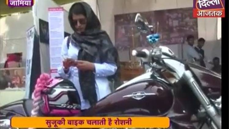 हिजाबी बाइकर रोशनी