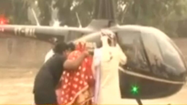 हेलीकॉप्टर से दुल्हन की विदाई