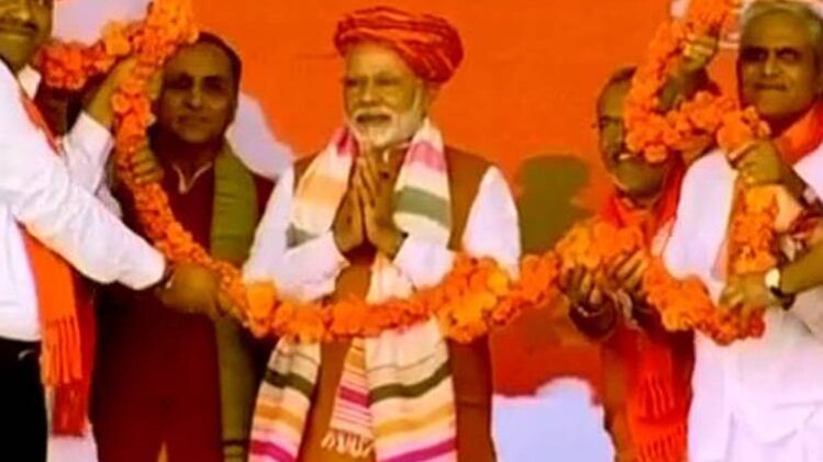 बड़ी खबरें: गुजरात में मोदी का धुंआधार प्रचार