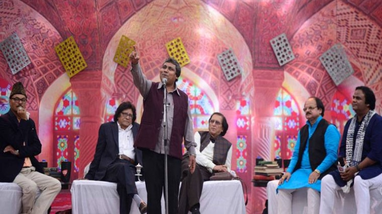 साहित्य आजतक में मुशायरा