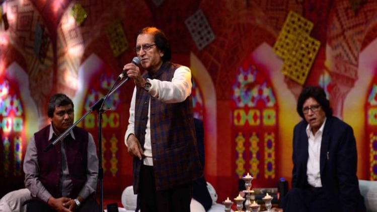 साहित्य आजतक में मुशायरा