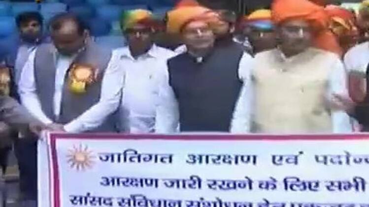 शतक आजतक: पद्मावती के खिलाफ दिल्ली में प्रदर्शन