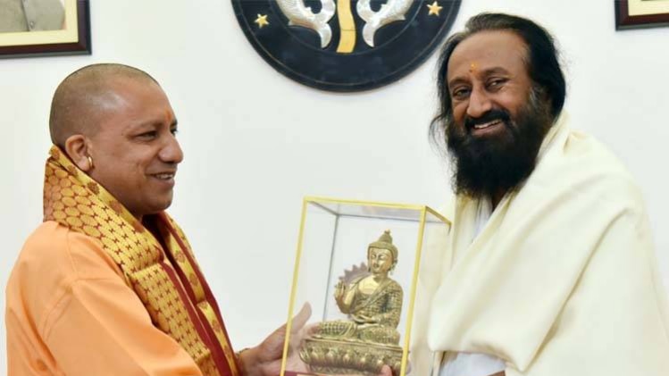 योगी से मिले श्रीश्री रविशंकर