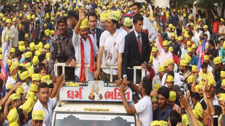 सूरत के शो में उमड़ी भारी भीड़