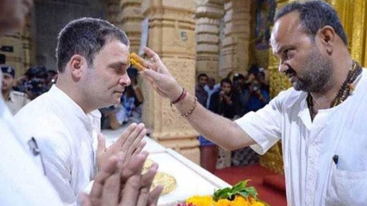 गुजरात के रणछोड़जी मंदिर का दर्शन किया राहुल ने