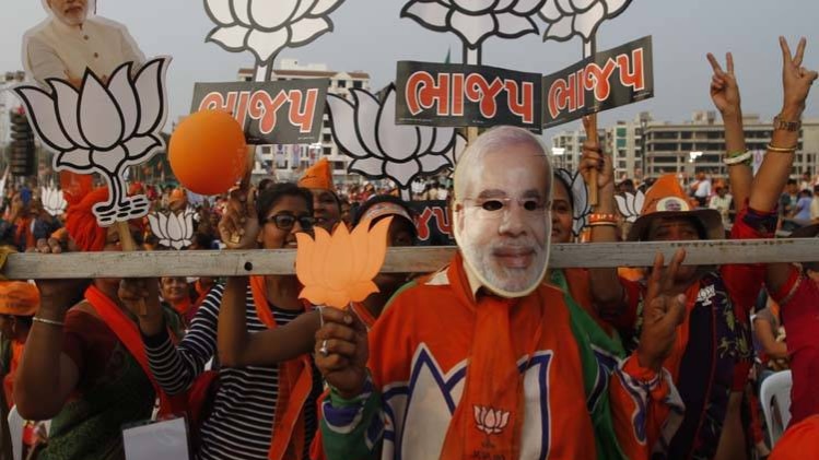 गुजरात चुनाव में बीजेपी का 'सिक्सर' और 'सेंचुरी'