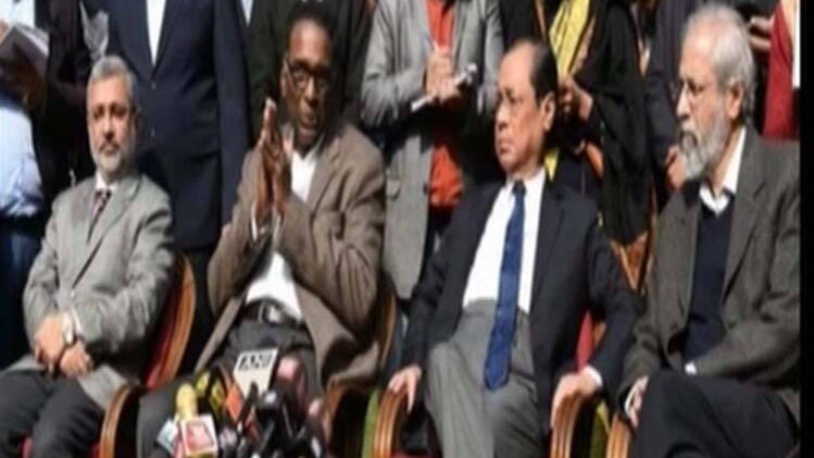 क्या देश का लोकतंत्र खतरे में है?