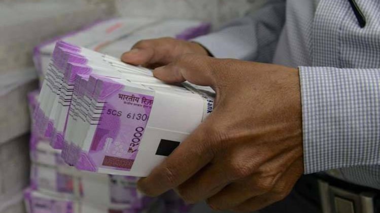 2000 रुपये का नोट बंद होने को लेकर मैसेज वायरल हो रहा है