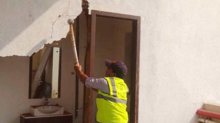 शत्रुघ्न सिन्हा के घर पर बुलडोजर चला