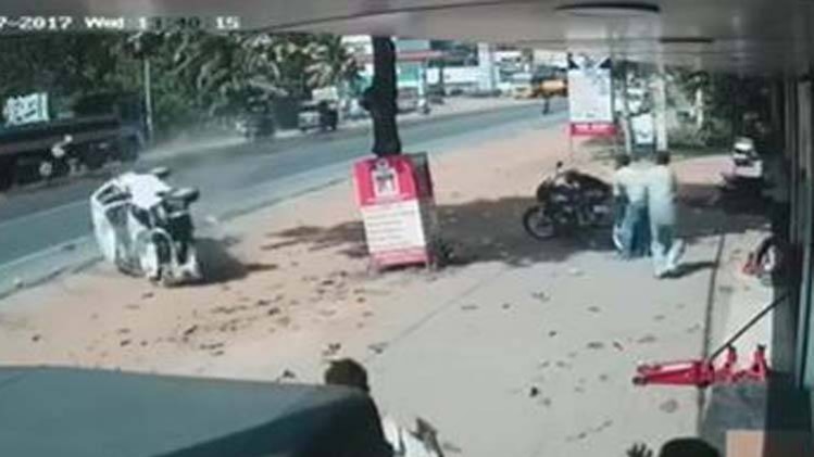 सड़क हादसा