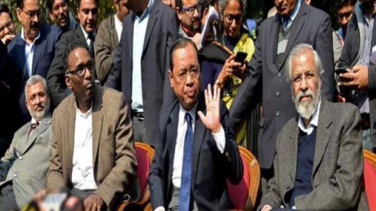 सुप्रीम कोर्ट के 4 जजों का न्याय'युद्ध'!