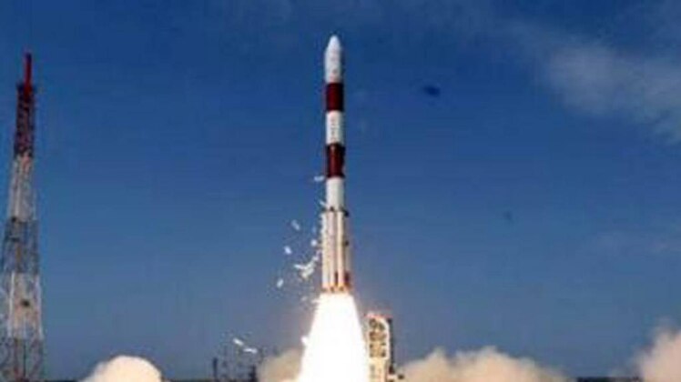 भारत ने 100वां उपग्रह अंतरिक्ष में छोड़ा
