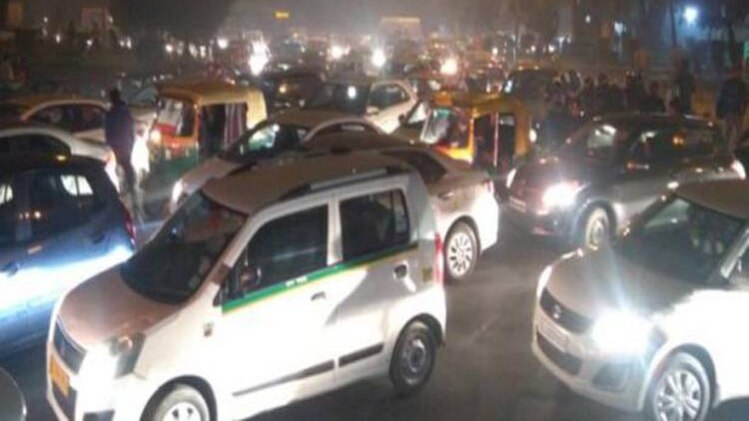 साल के पहले दिन दिल्ली की सड़कों पर लगा भारी जाम