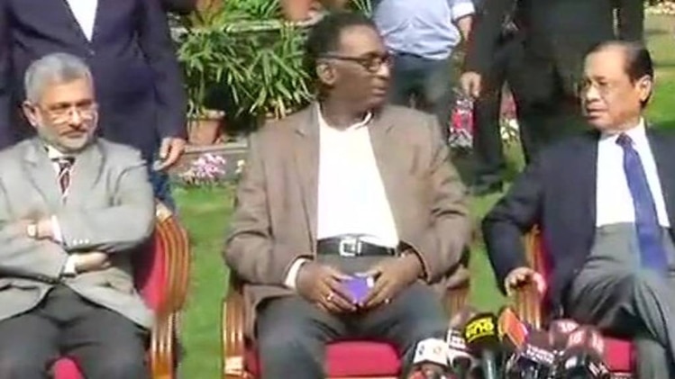 सुप्रीम कोर्ट के 4 जजों की प्रेस कॉन्फ्रेंस से हड़कंप मचा