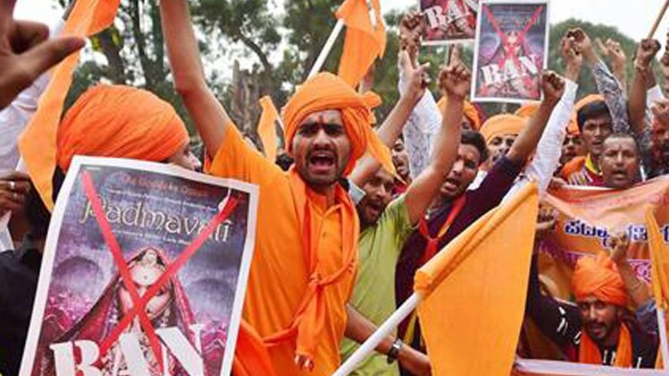 फिल्म  पद्मावत पर घमासान लगातार जारी है