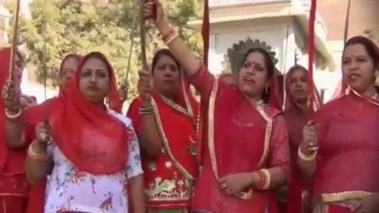 फिल्म पद्मावत के खिलाफ विरोध की 'आग'