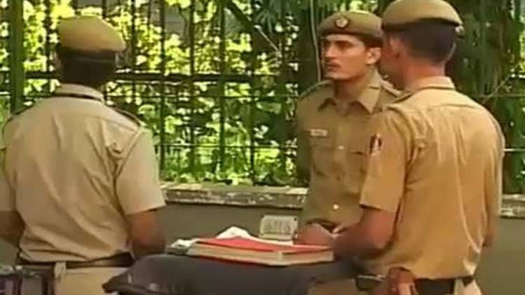 दिल्ली में लोग सुरक्षित नहीं, बढ़े जुर्म के आंकड़े