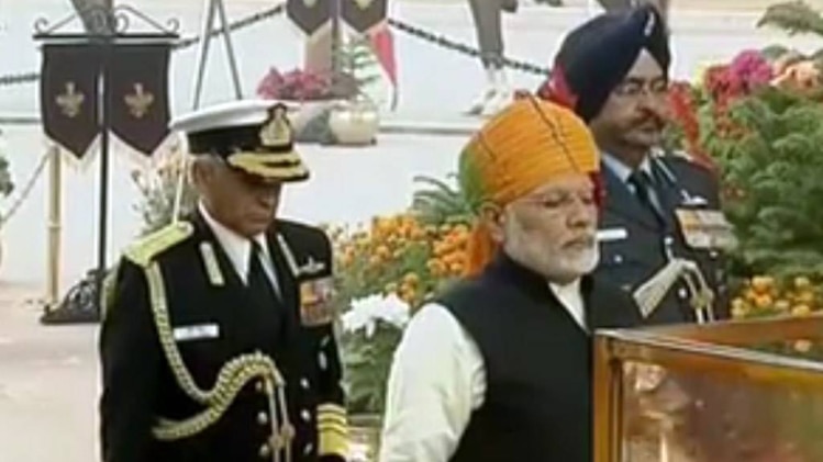 पीएम मोदी ने शहीदों को श्रद्धांजलि दी