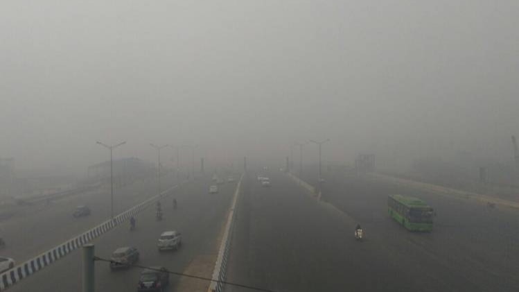 दिल्ली में बढ़ी ठंड