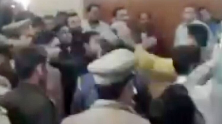 वंदे मातरम पर हंगामा