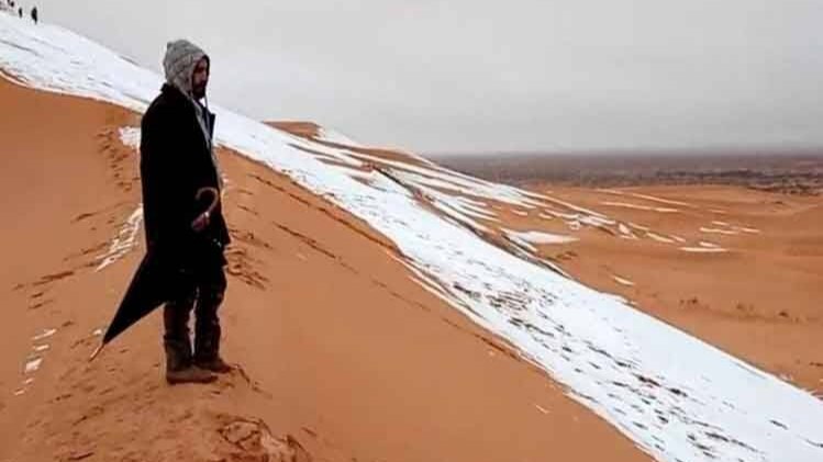 रेगिस्तान में बर्फबारी
