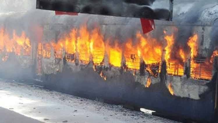 ट्रेन में लगी आग