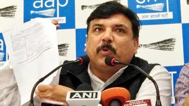 AAP के 'सड़क छाप' संग्राम पर सियासत तेज!