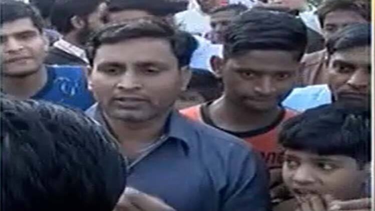 'आजतक' के रिपोर्टर के साथ AAP समर्थकों ने की बदसलूकी