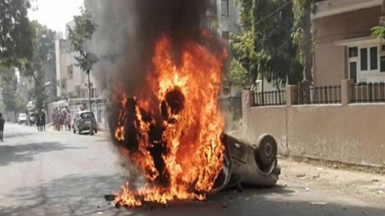 भड़की हिंसा