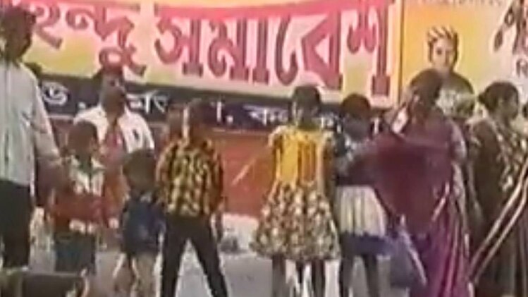 कोलकाता में 14 सदस्यों का धर्मांतरण