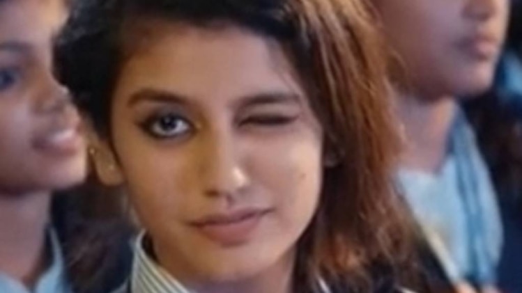 आंख मारने वाली लड़की प्रिया हुई 'वायरल'