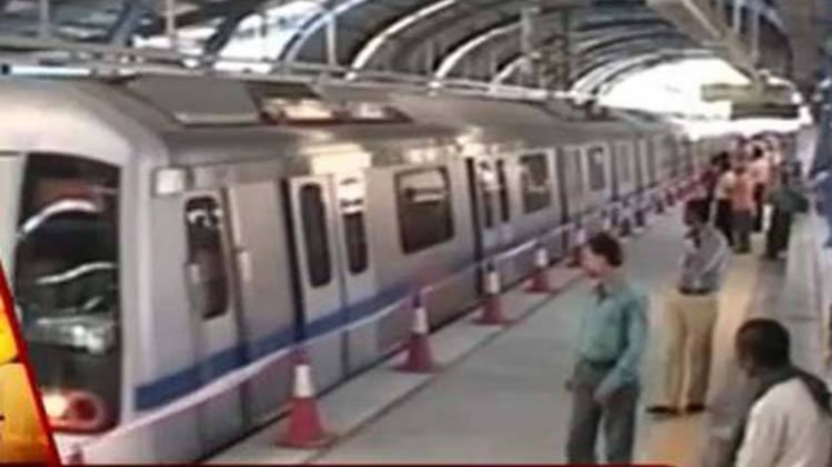 दिल्ली मेट्रो में हैं बंपर नौकरियां!