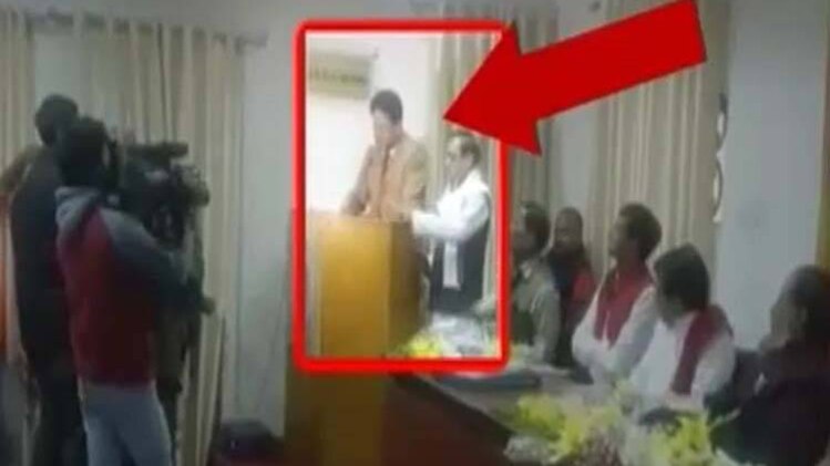 क्या योगी राज में अब पुलिस अफसर भी कारसेवक बन गए हैं?