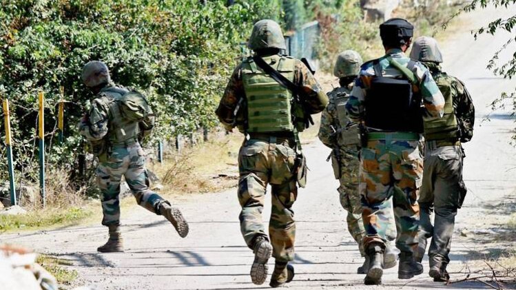 ऑपरेशन के दौरान सेना के जवान (फाइल फोटो)