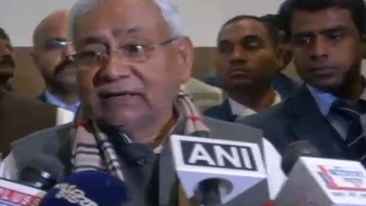 नीतीश कुमार और देवेंद्र फडणवीस ने की बजट की तारीफ