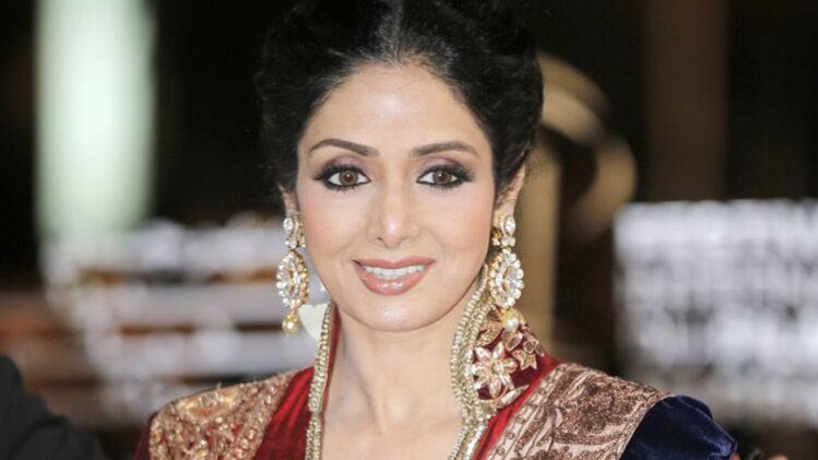 अब तक मुंबई नहीं आया श्रीदेवी का शव