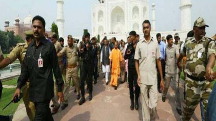 ताज के साए में भगवान राम का जयघोष!