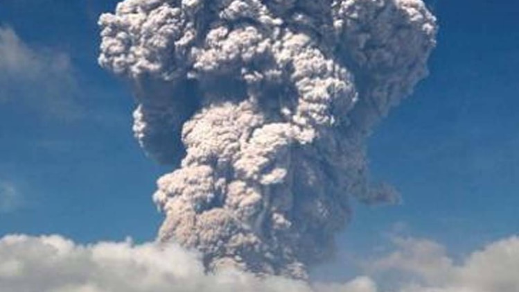 सुमात्रा में ज्वालामुखी फटा, मच गई चीख पुकार!